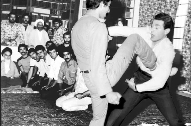 تمرین رزمی‌کاران در مقابل امام خمینی(ره)